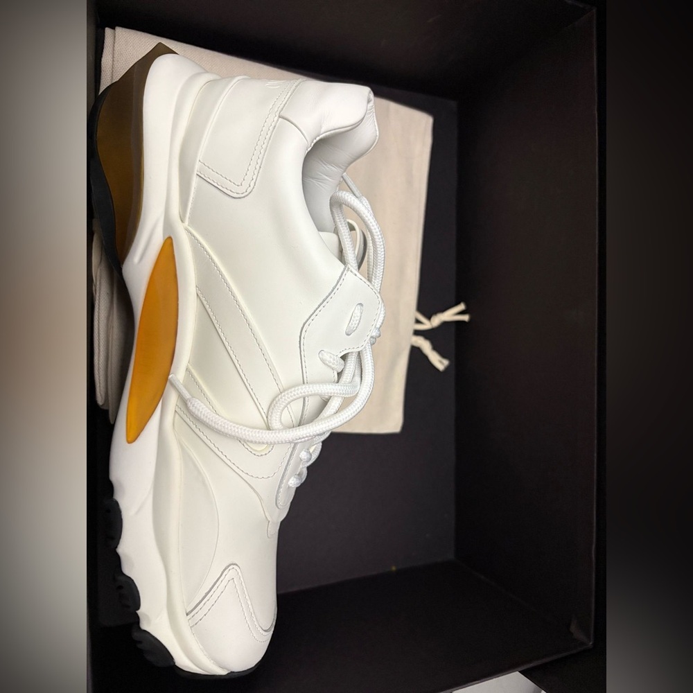 Valentino Garavani VLogo Bounce Sneaker - Picture 4 of 10